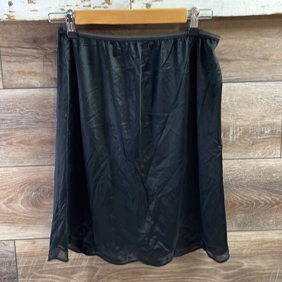 Vanity Fair Vintage Ladies Tricot NylonScalloped Hem Black Half Slip Size Medium - Picture 4 of 5
